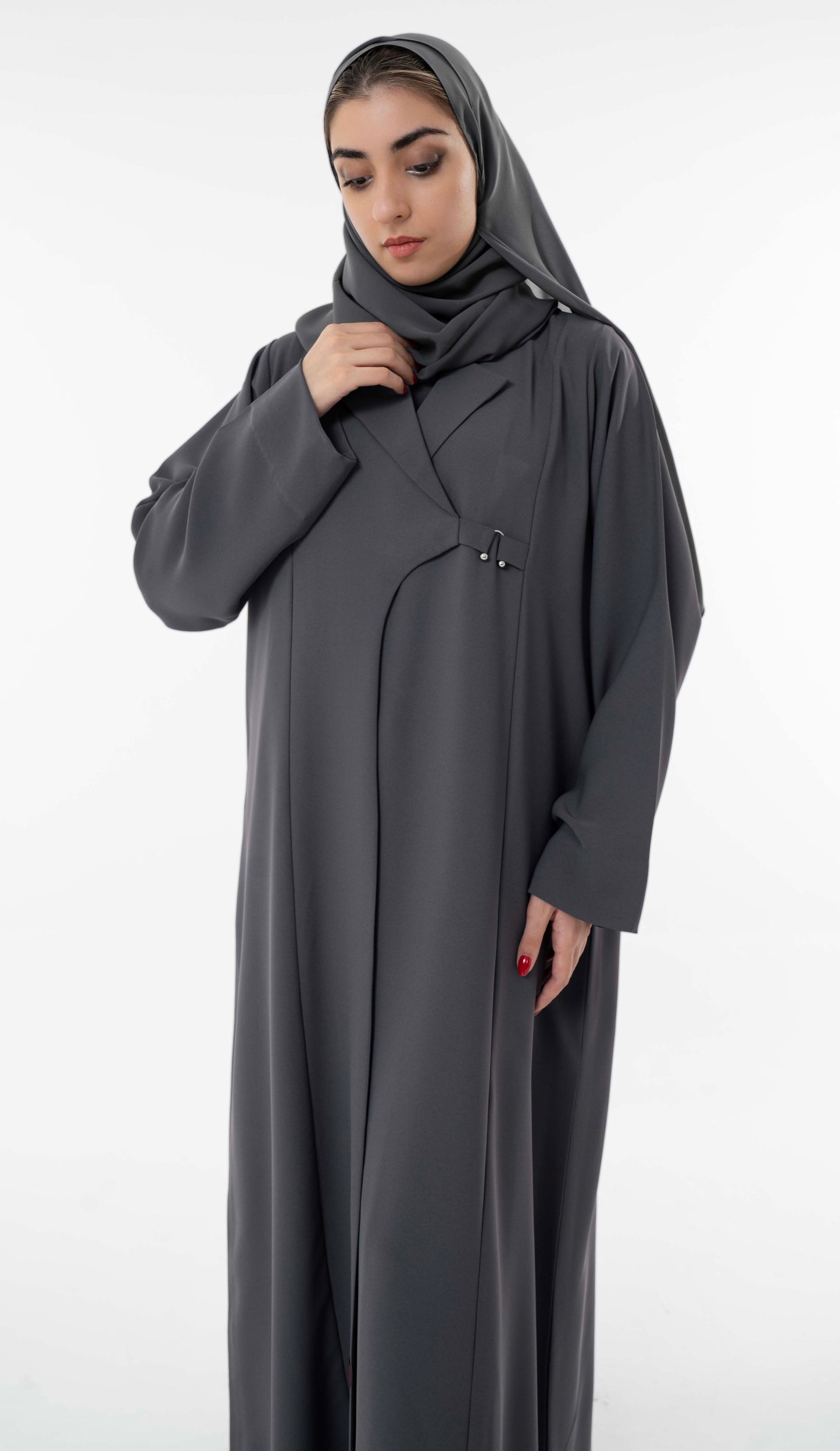 Grey Abaya With Notched Collar And An Elegant Metallic Buckle