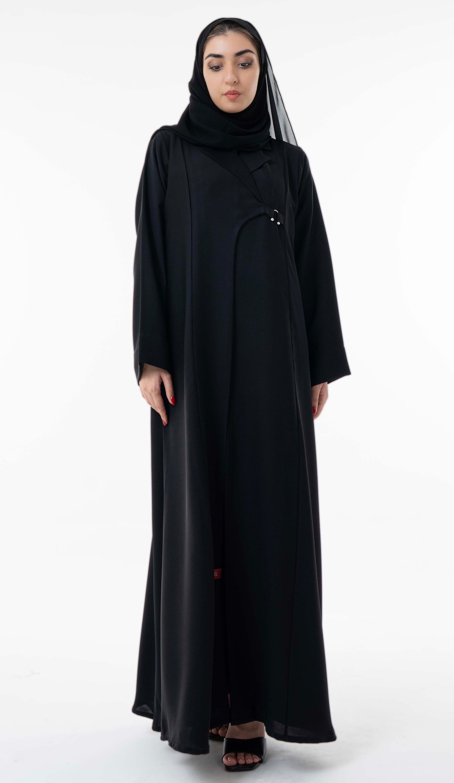 Black Abaya With Notched Collar And An Elegant Metallic Buckle