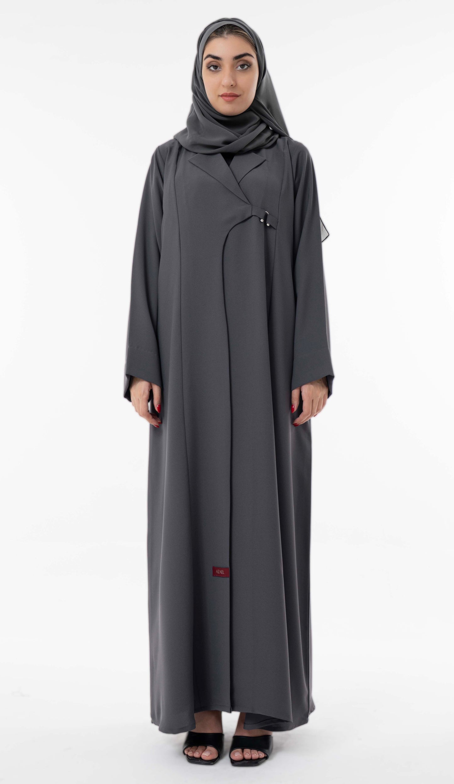Grey Abaya With Notched Collar And An Elegant Metallic Buckle