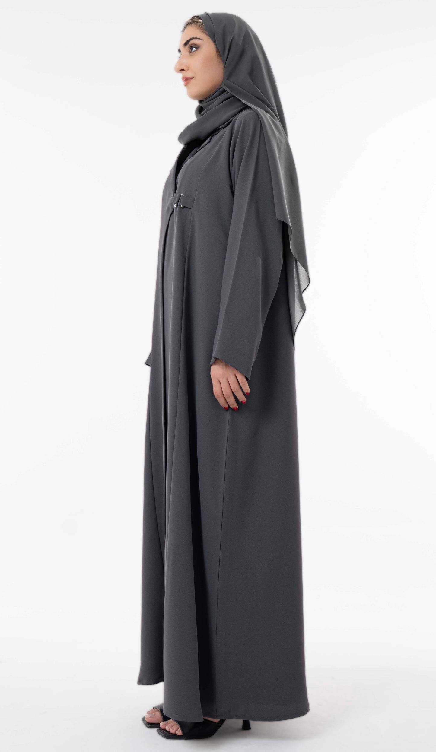 Grey Abaya With Notched Collar And An Elegant Metallic Buckle