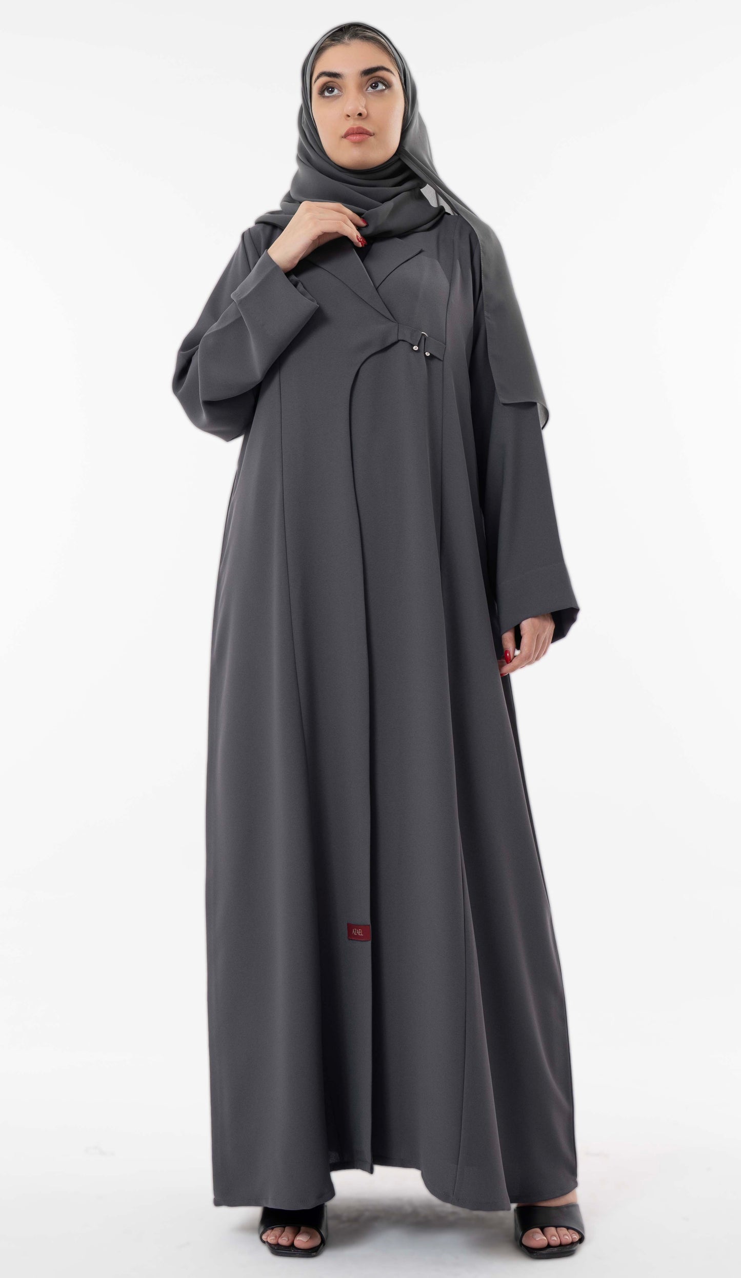 Grey Abaya With Notched Collar And An Elegant Metallic Buckle