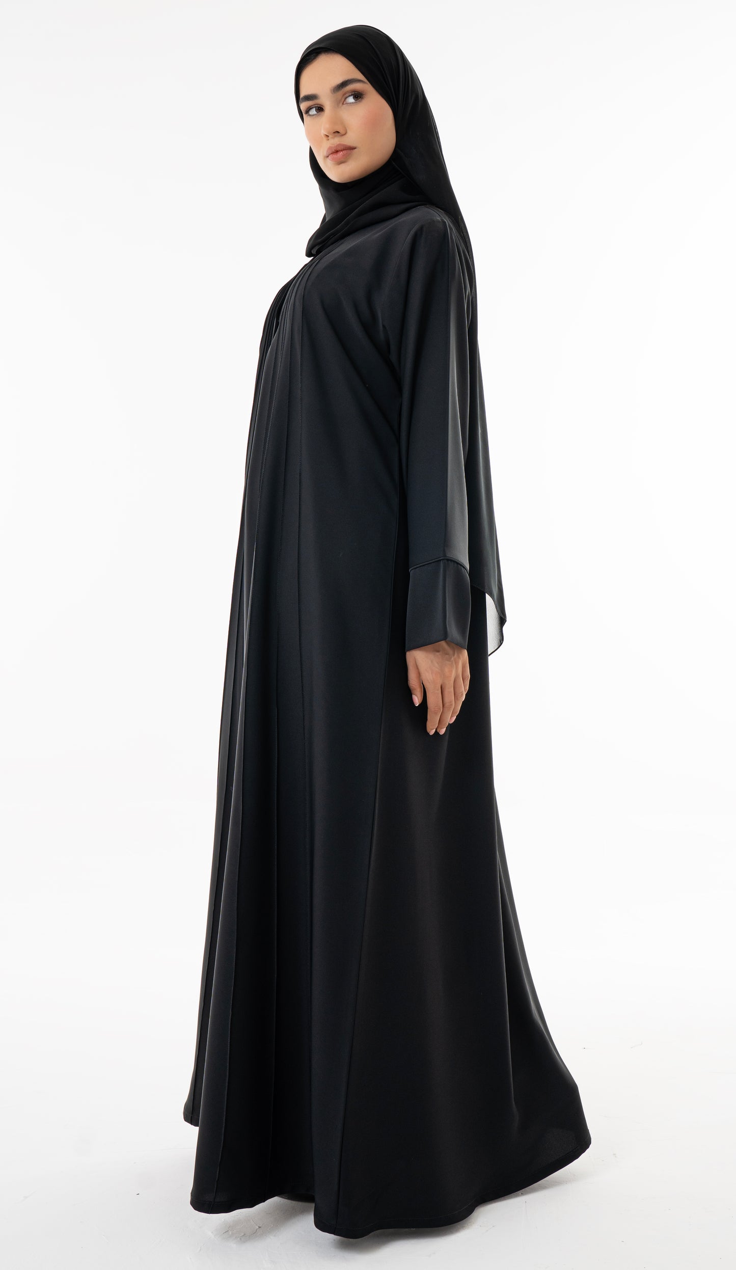 Elegant Pin-tuck Detailing On The Front Panel Of The Abaya