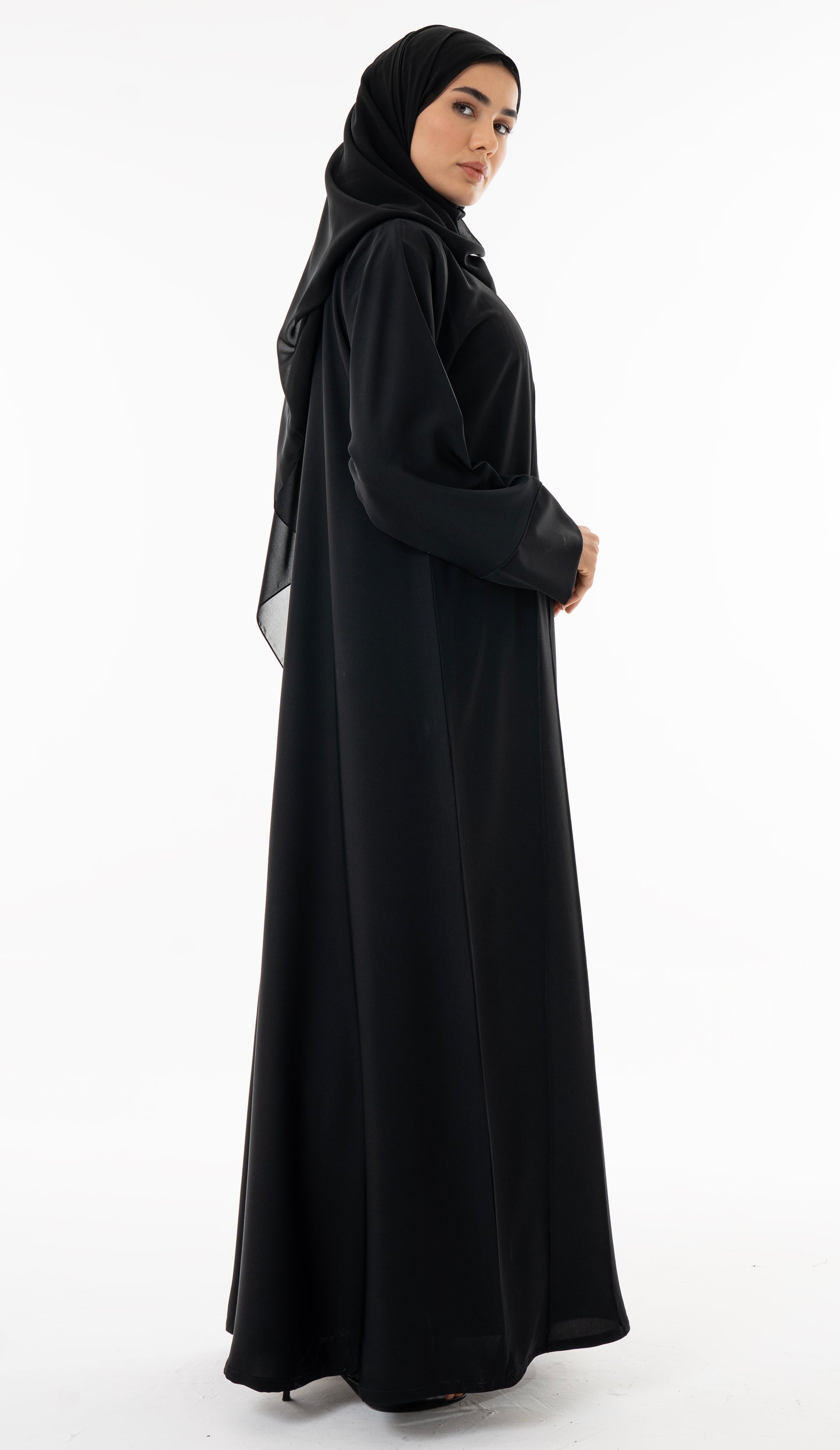 Elegant Pin-tuck Detailing On The Front Panel Of The Abaya