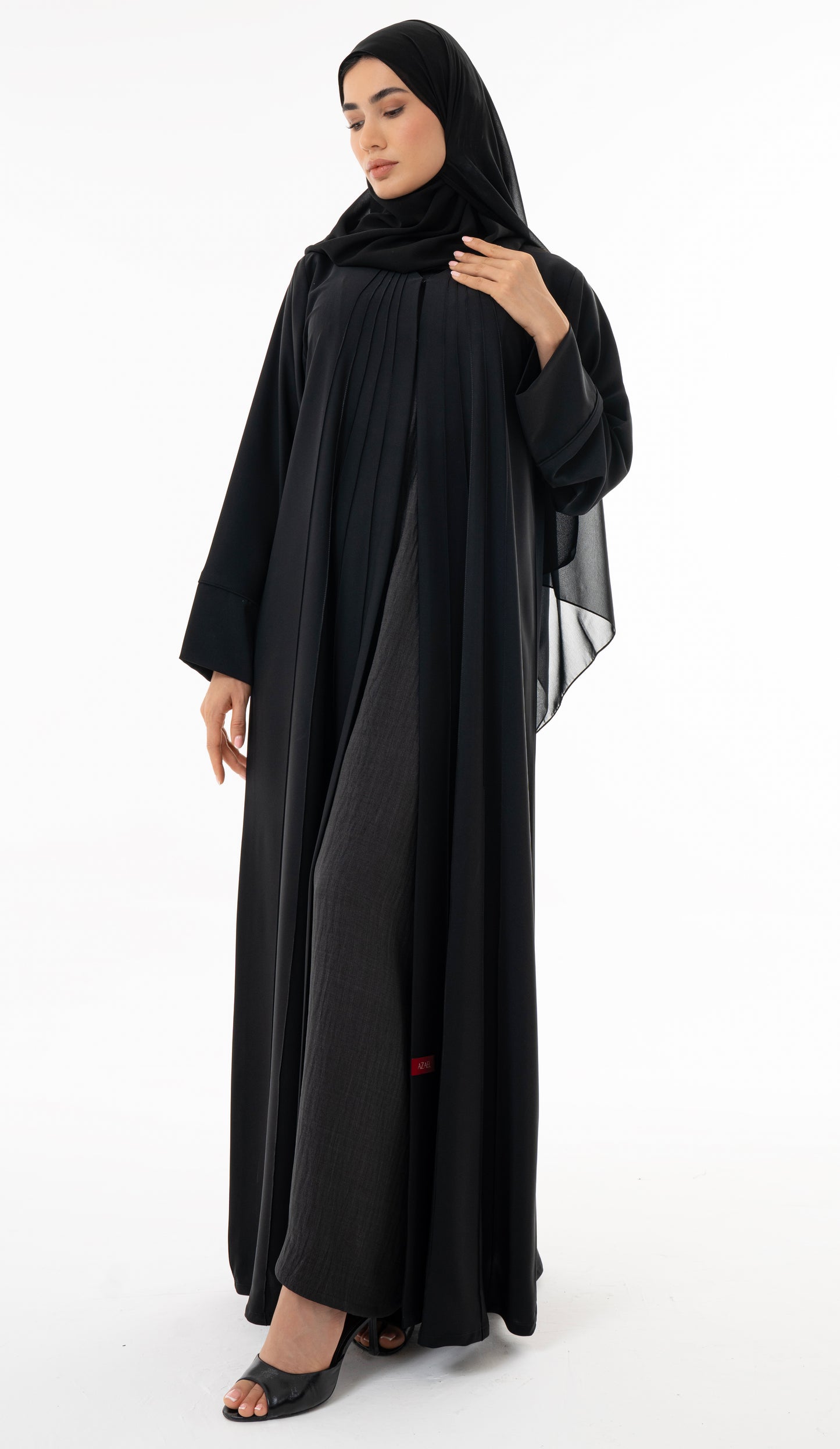 Elegant Pin-tuck Detailing On The Front Panel Of The Abaya