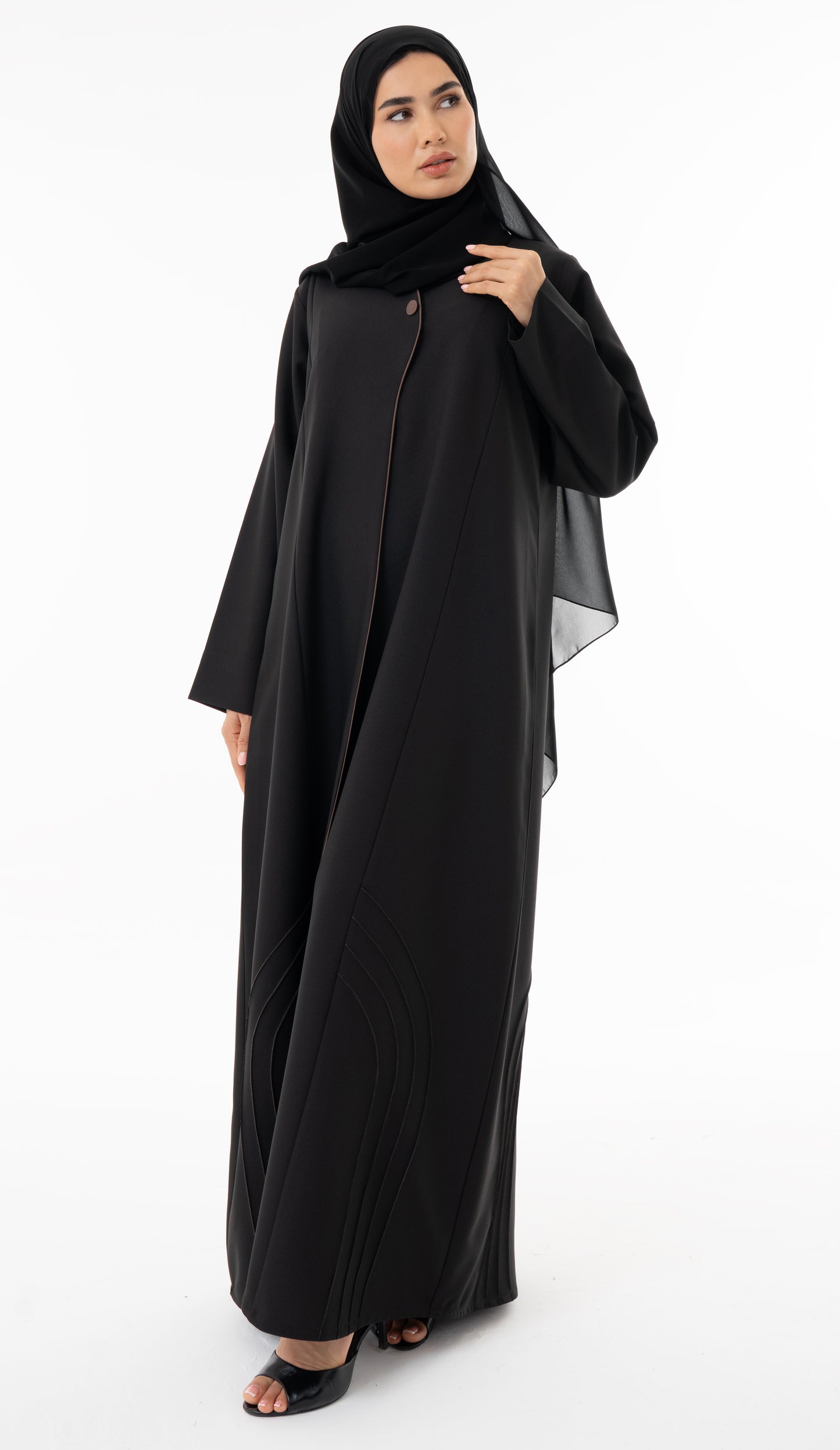 Abaya With Delicate Pin-tuck Detailing In The Front And Back And Contrast Piping In The Front