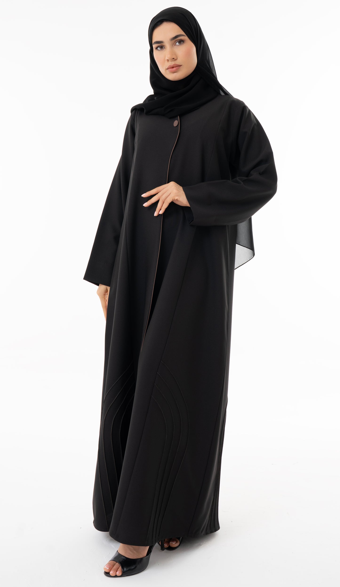 Abaya With Delicate Pin-tuck Detailing In The Front And Back And Contrast Piping In The Front