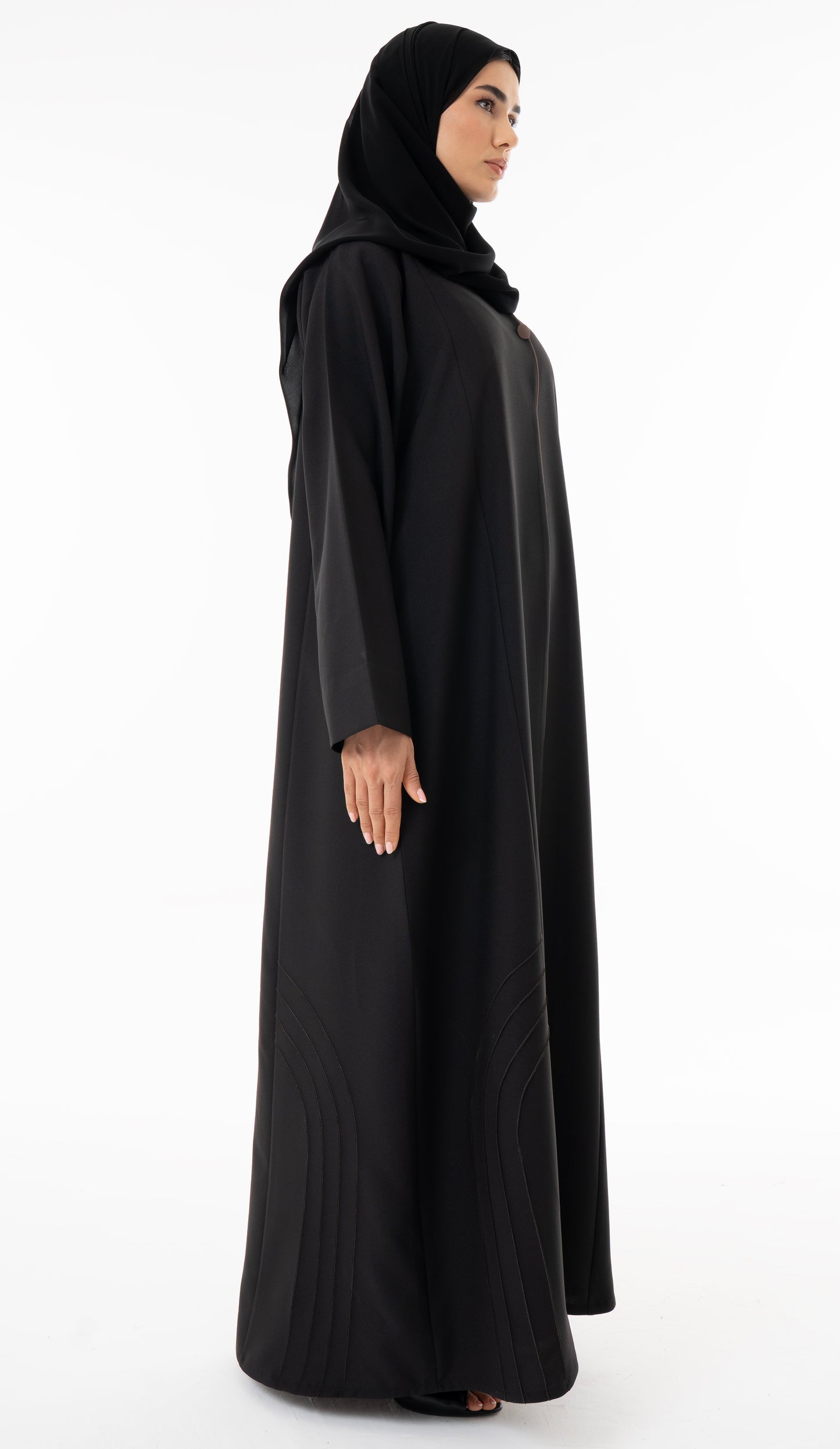 Abaya With Delicate Pin-tuck Detailing In The Front And Back And Contrast Piping In The Front