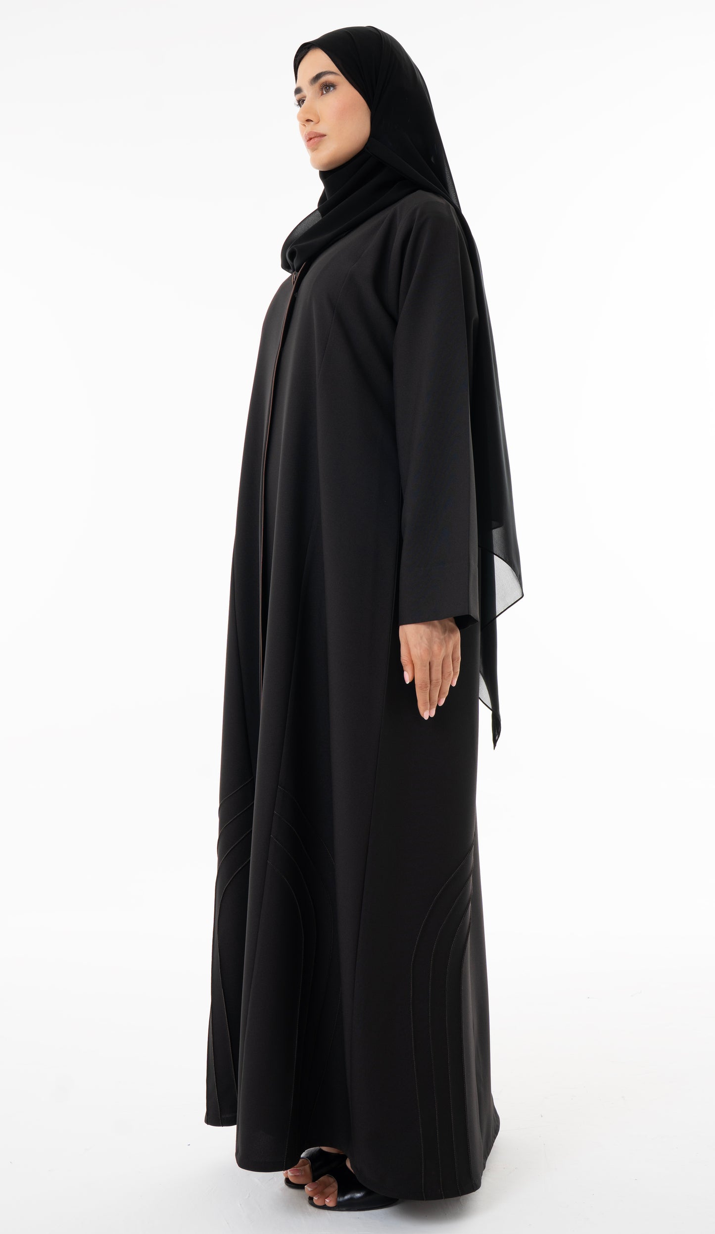 Abaya With Delicate Pin-tuck Detailing In The Front And Back And Contrast Piping In The Front