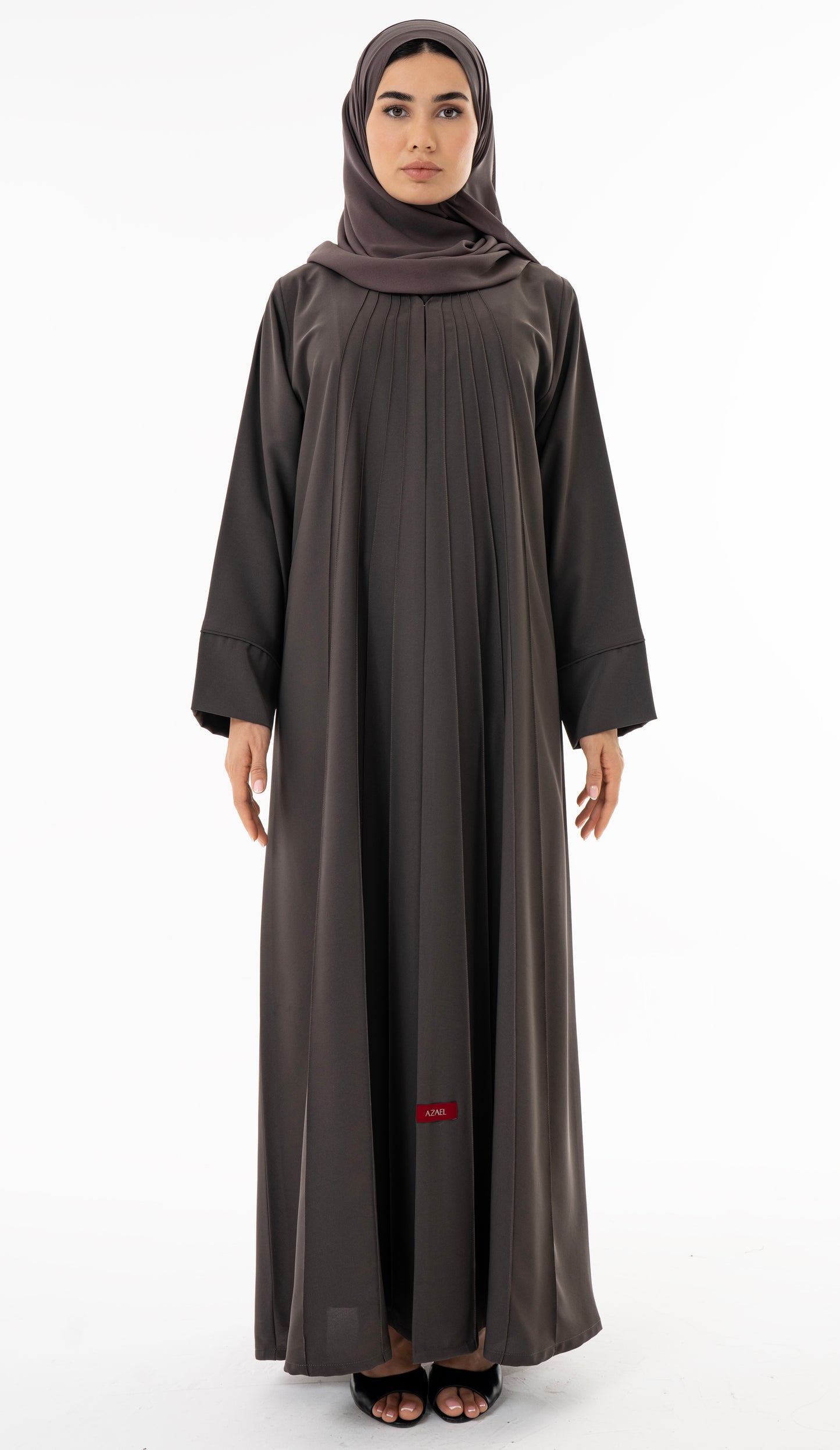 Elegant Pin-tuck Detailing On The Front Panel Of The Abaya