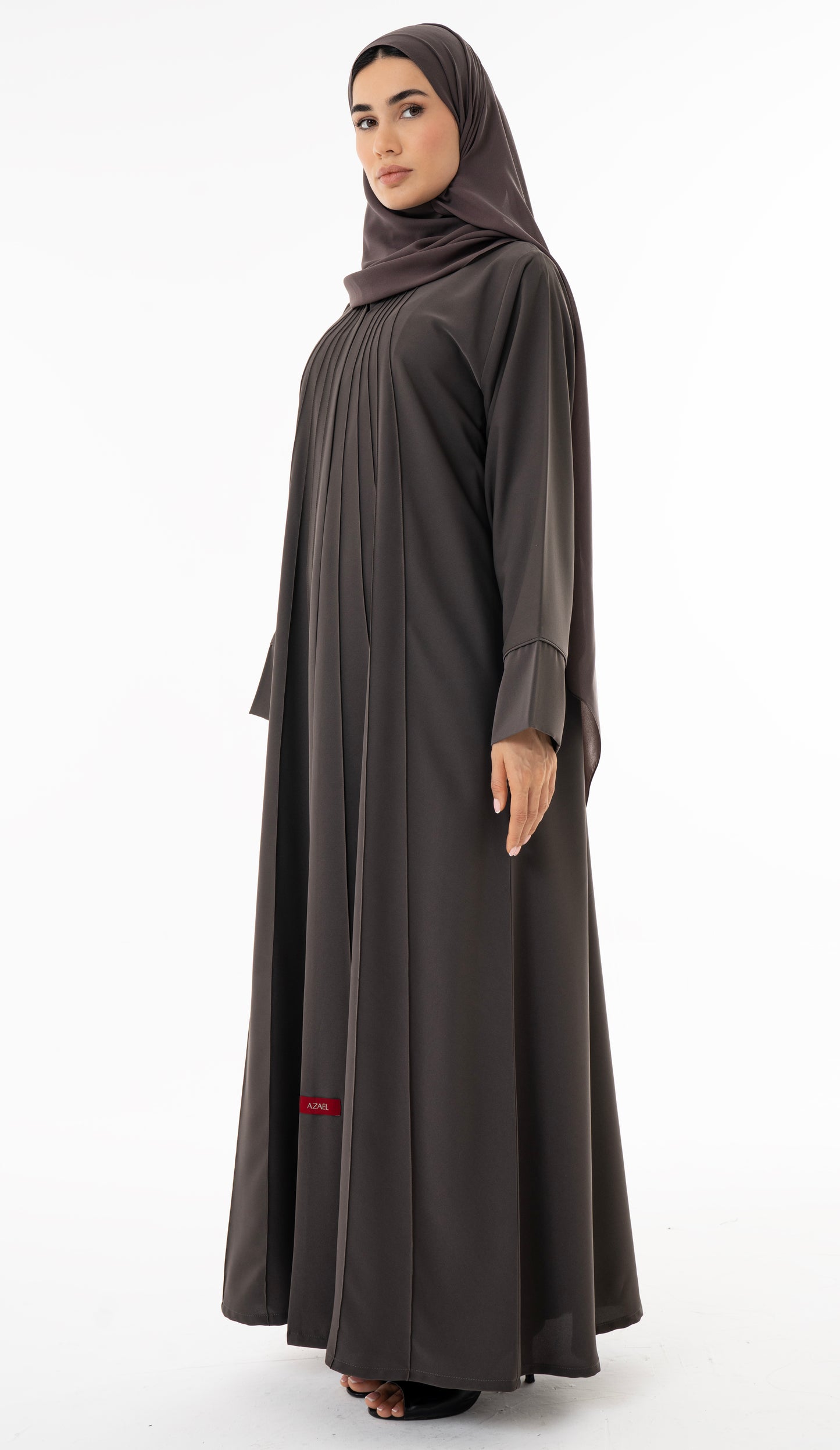 Elegant Pin-tuck Detailing On The Front Panel Of The Abaya