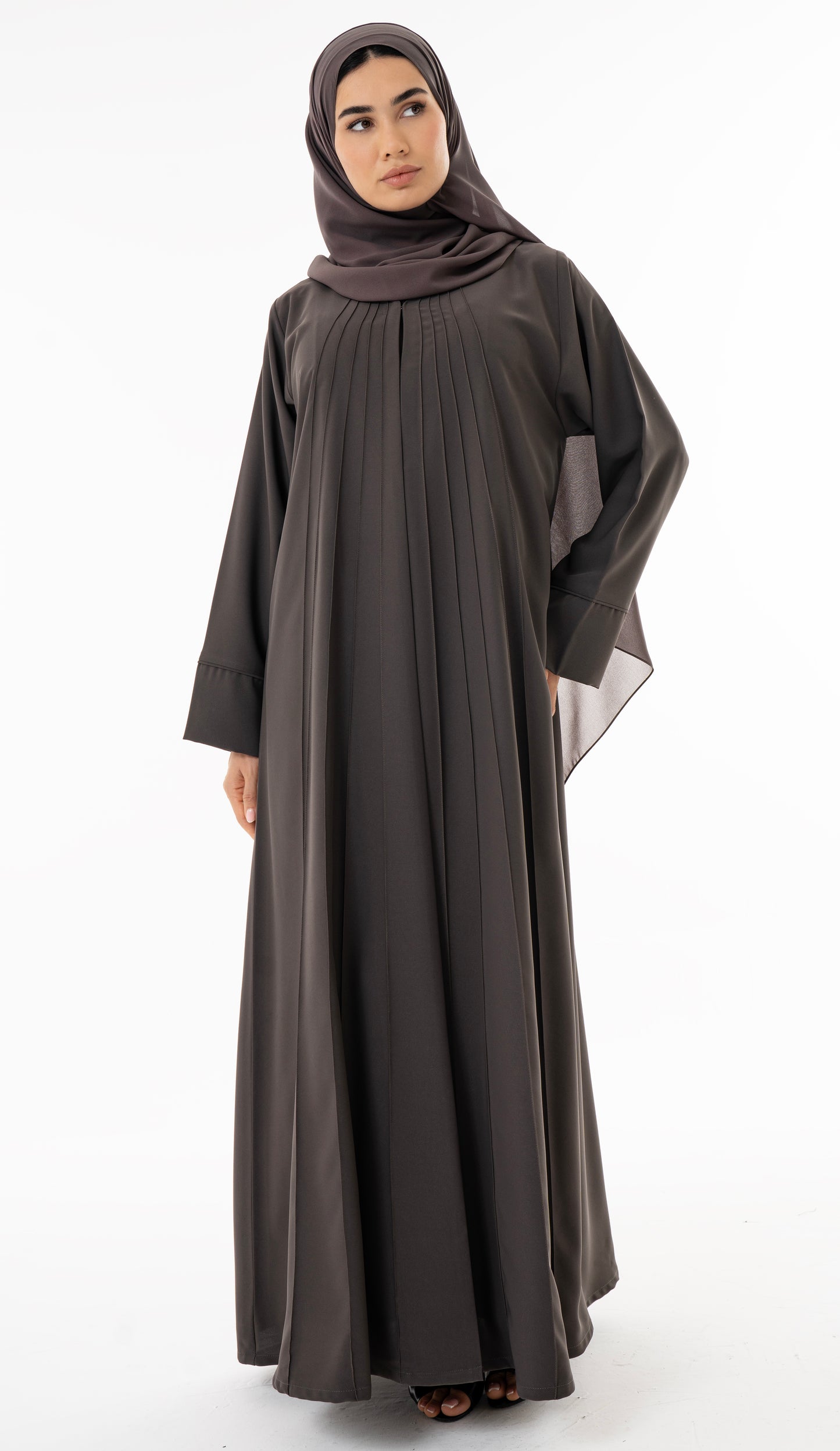Elegant Pin-tuck Detailing On The Front Panel Of The Abaya