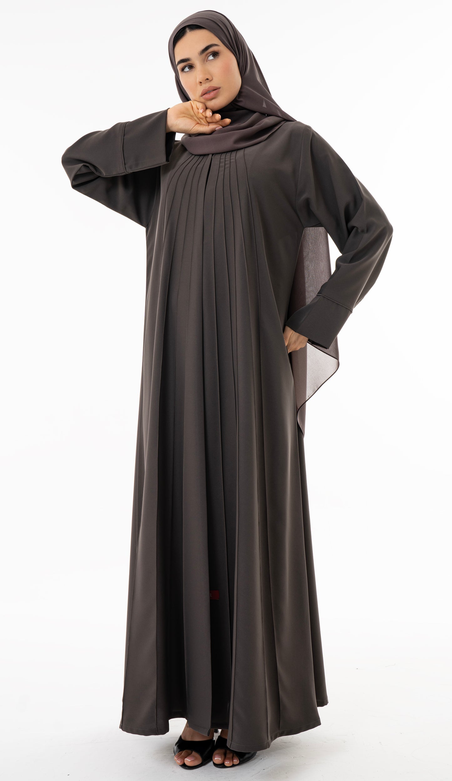 Elegant Pin-tuck Detailing On The Front Panel Of The Abaya