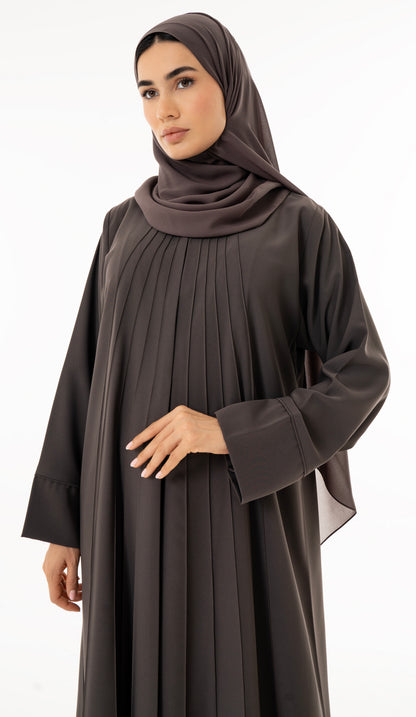 Elegant Pin-tuck Detailing On The Front Panel Of The Abaya