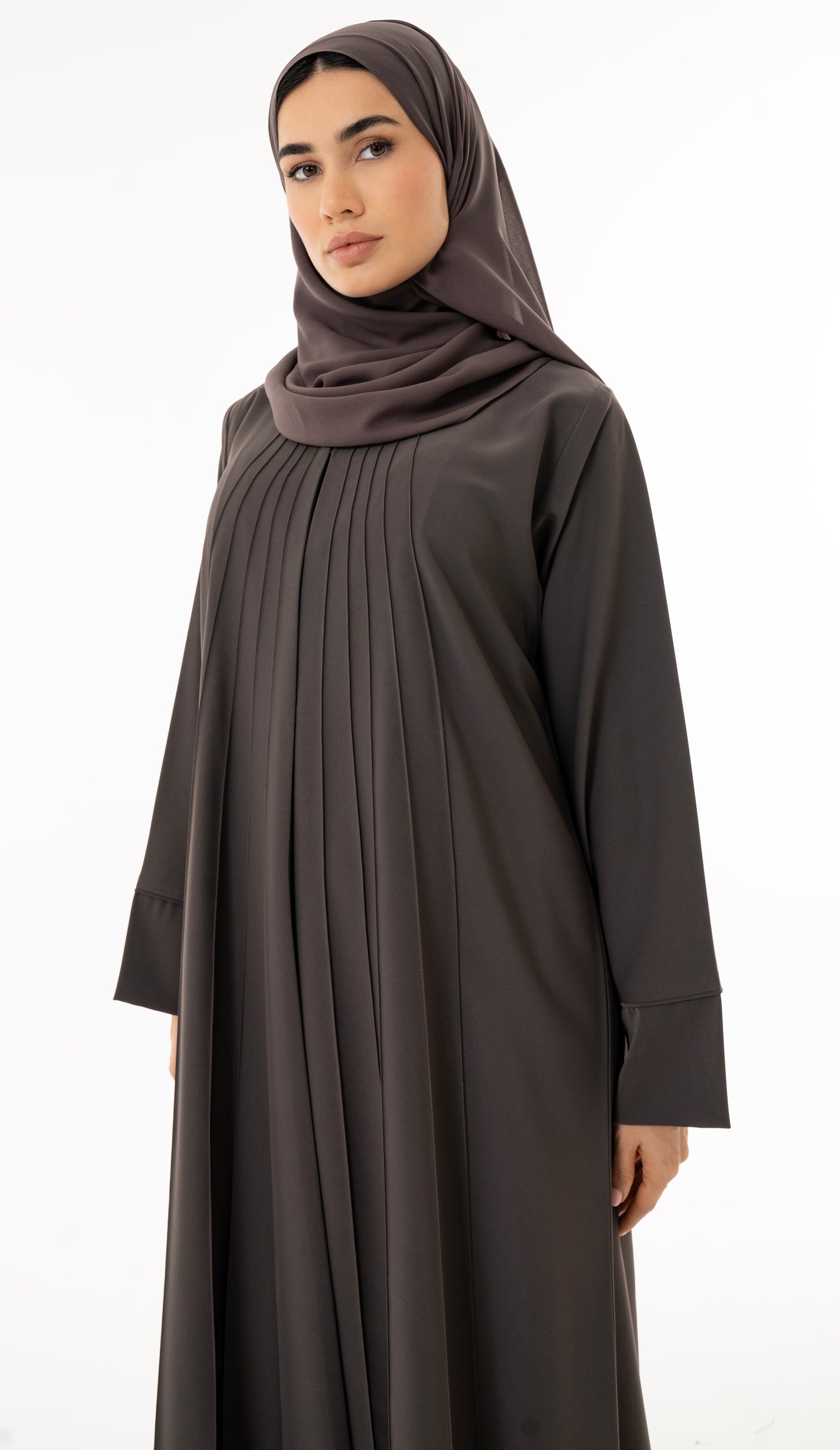 Elegant Pin-tuck Detailing On The Front Panel Of The Abaya